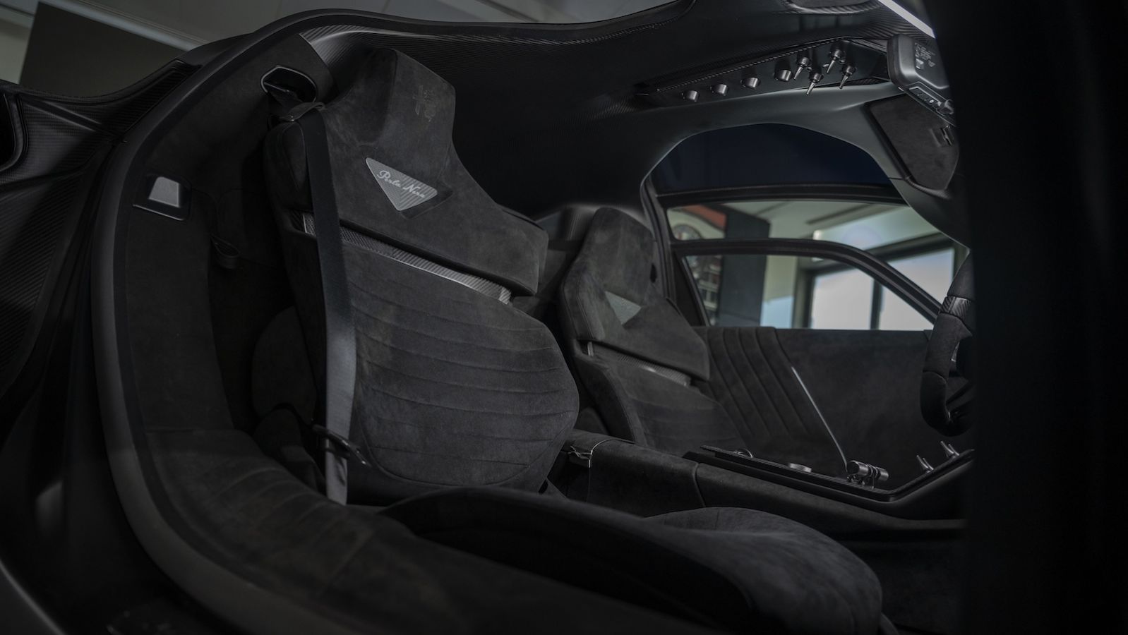 Alfa Romeo 33 Stradale Perla Nera: Μοναδική με carbon και 630+ ίππους